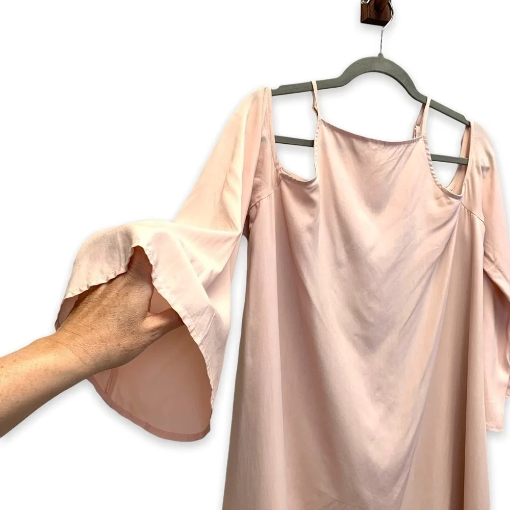 Revolve Dress Womens Extra Small Powder Pink Romantic Feminine Cold Shoulder Y2K - Picture 4 of 12